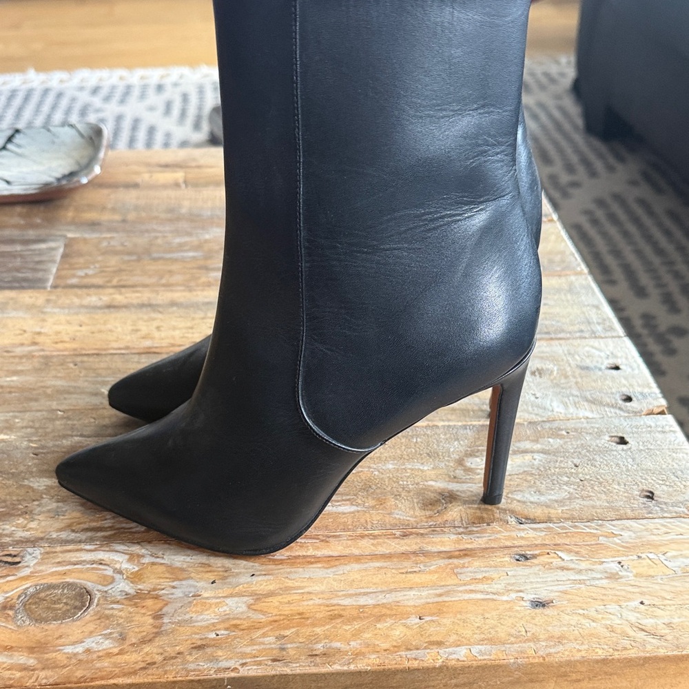 BCBGMaxAzria Black Leather Pointed-Toe Stiletto boots